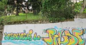 Графити добродошлице у Рудом