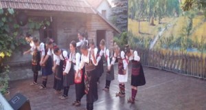 Mlađi folklorci nastupali u Zlakusi