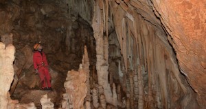 Ruđanski planinari i fočanski speleolozi u istraživanju Vilinske jame u Rudom.