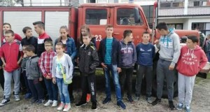 Održana pokazna vježba vatrogasaca i učenika osnovenih škola iz Rudog