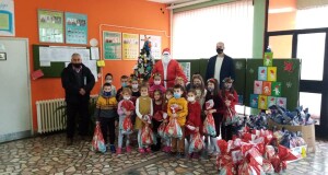 Načelnik opštine Rudo uručio đacima novogodišnje paketiće